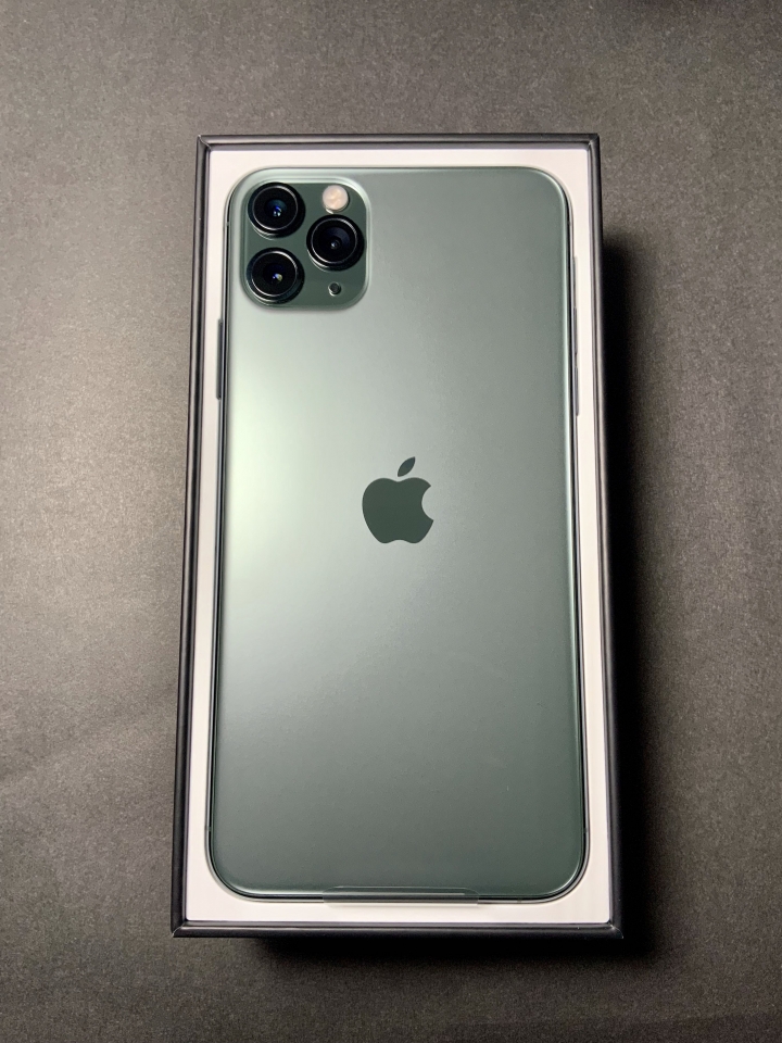 開箱 iPhone 11 Pro Max 夜幕綠首日開箱分享