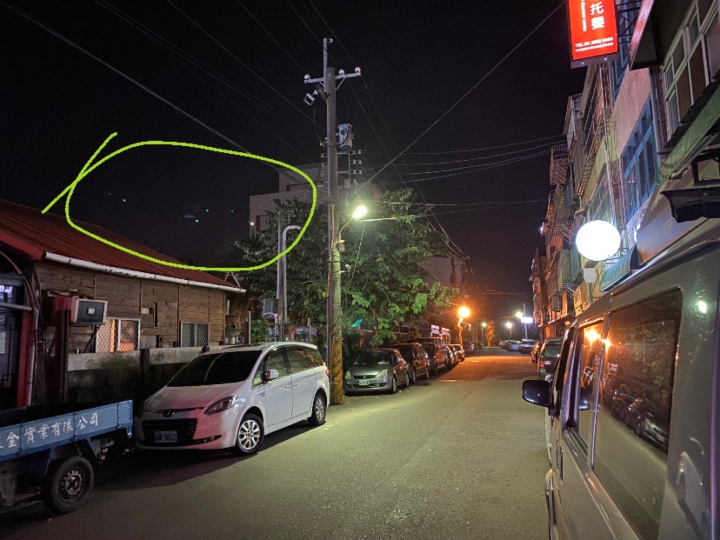 iPhone 11  128GB  為何都有照片中有一點一點的不明物體出現， 這要這麼處理，(有朋友回答專業的問題了）