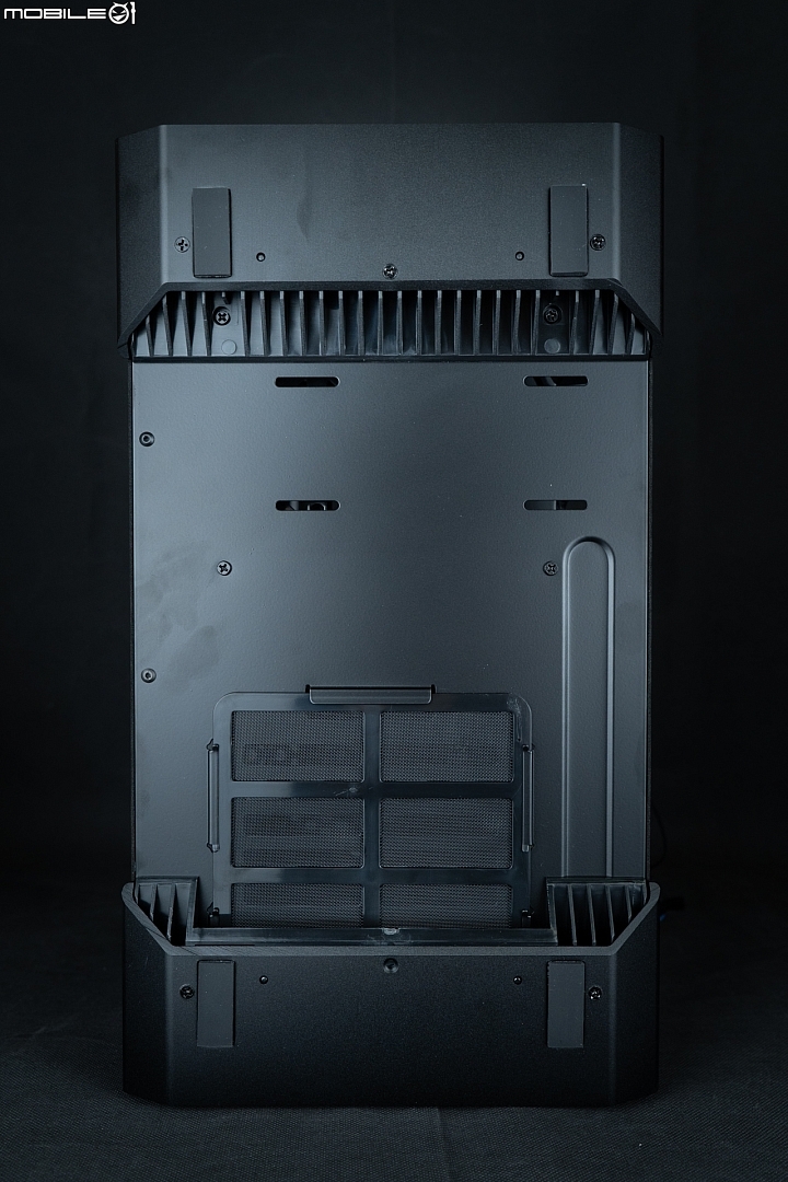 點我看大圖 穠纖合度的Evolv (? Phanteks Enthoo Evolv MATX