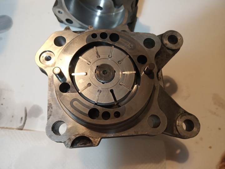 [老爺車整新] E36 動力方向機幫浦漏油整新記