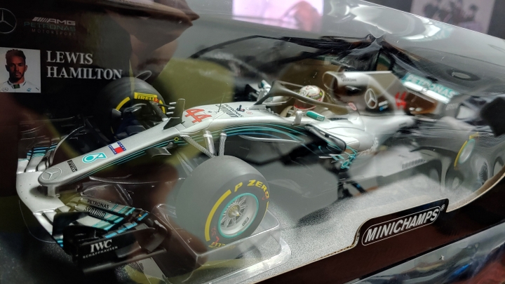 [開箱]MINICHAMPS 1/18 MERCEDES  W09   L.HAMILTON