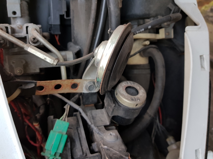 [請協助提供行車紀錄器或攝影機錄影]台中治安怎麼了!!??機車停在機車格內遭破壞