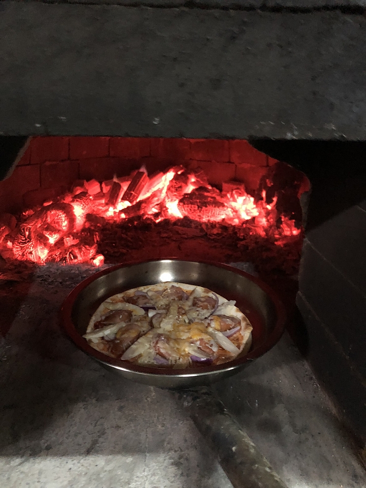 窯烤配備再升級，生火超簡單! 風雨交加的夜晚，瘋狂窯烤20個pizza!