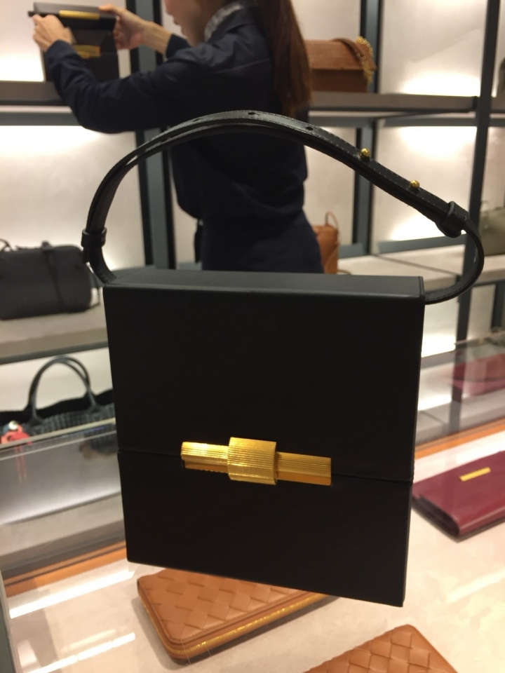 原來在台北天天都能買到免稅品!?連iphone都有欸~