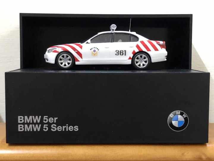 1/43 國道警察 BMW E60 紅斑馬變身紀實