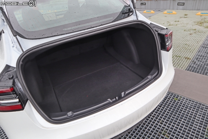 Tesla Model 3 Performance 試駕,科幻想像的現在進行式