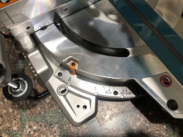 牧田DLS111Z木工多角切割機開箱分享