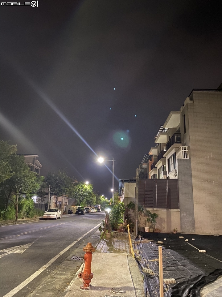 Iphone11 夜拍模式白點疑問❓