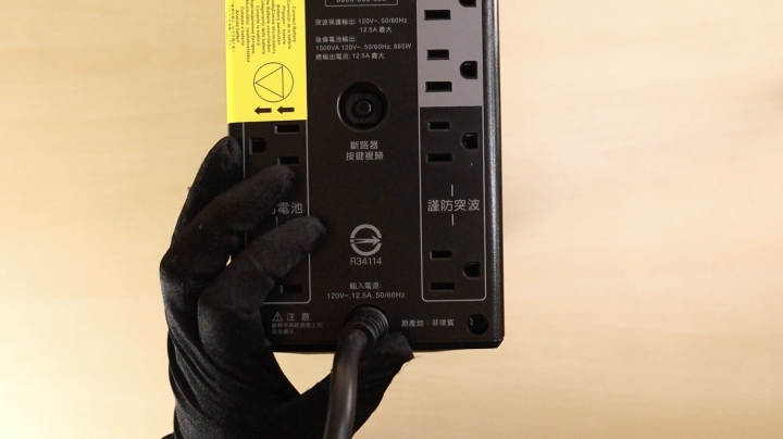 開箱 APC BR1500G-TW 在線互動式不斷電系統