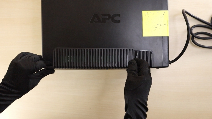 開箱 APC BR1500G-TW 在線互動式不斷電系統