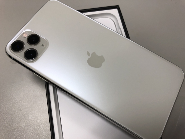 Apple iPhone 11 Pro Max 銀色 開箱 之二