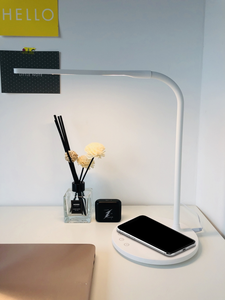 [分享] MAXIA北歐風無線快充LED智慧燈 和 iPhone 11超搭的!!
