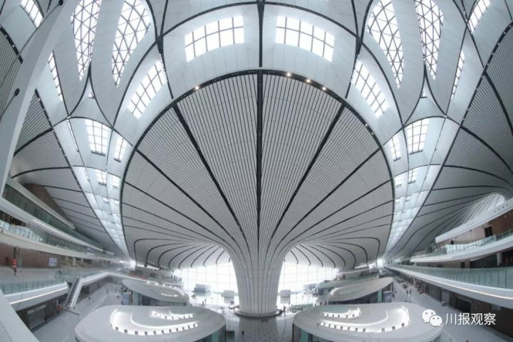 中國大陸只用4年建成的全球最大機場，太科幻了！
