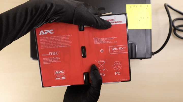 開箱 APC BR1500G-TW 在線互動式不斷電系統