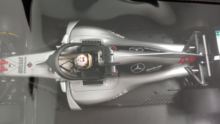 [開箱]MINICHAMPS 1/18 MERCEDES  W09   L.HAMILTON