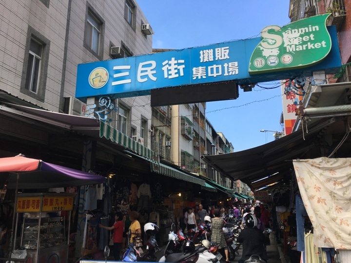 騎 單 車 ( 船 ) 遊 愛 河 、 嚐 美 食