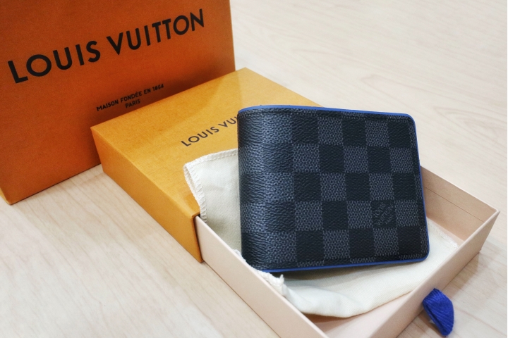 Louis Vuitton 拼接棋盤男士短夾開箱，原來棋盤格比老花歷史更久。