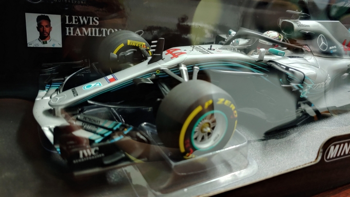 [開箱]MINICHAMPS 1/18 MERCEDES  W09   L.HAMILTON