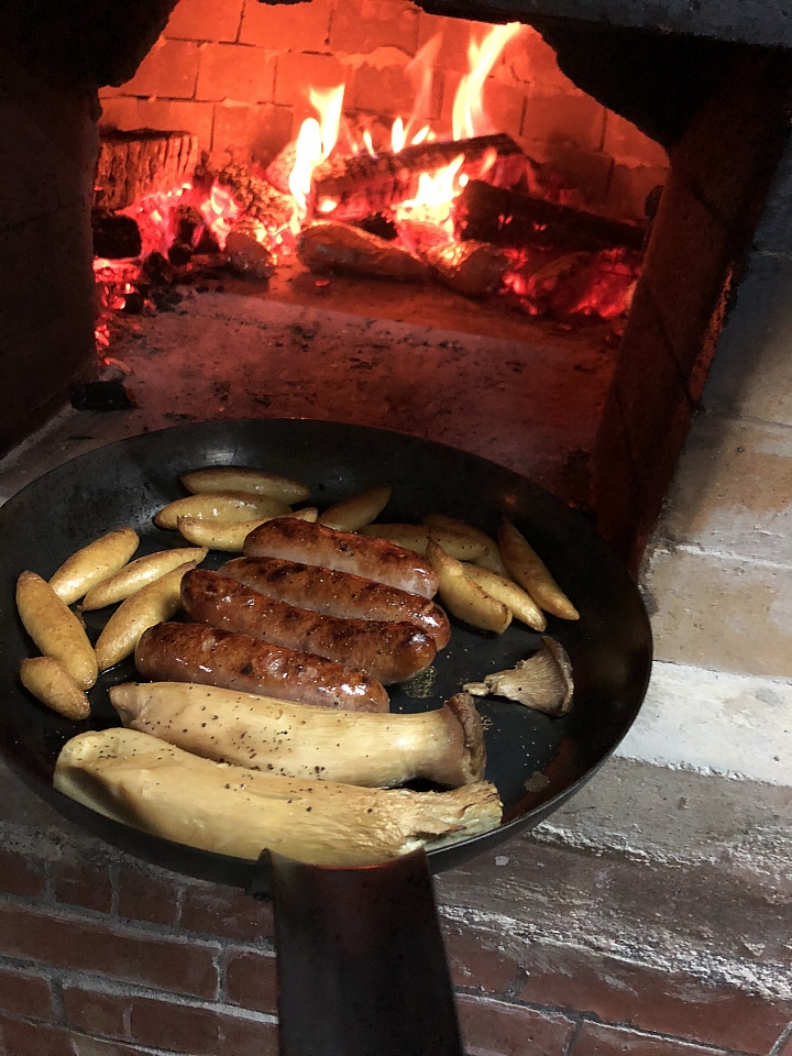 窯烤配備再升級，生火超簡單! 風雨交加的夜晚，瘋狂窯烤20個pizza!