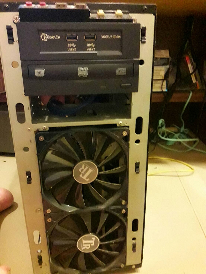 陪伴我十年以上的機殼