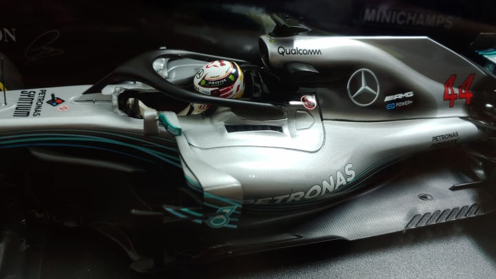 [開箱]MINICHAMPS 1/18 MERCEDES  W09   L.HAMILTON