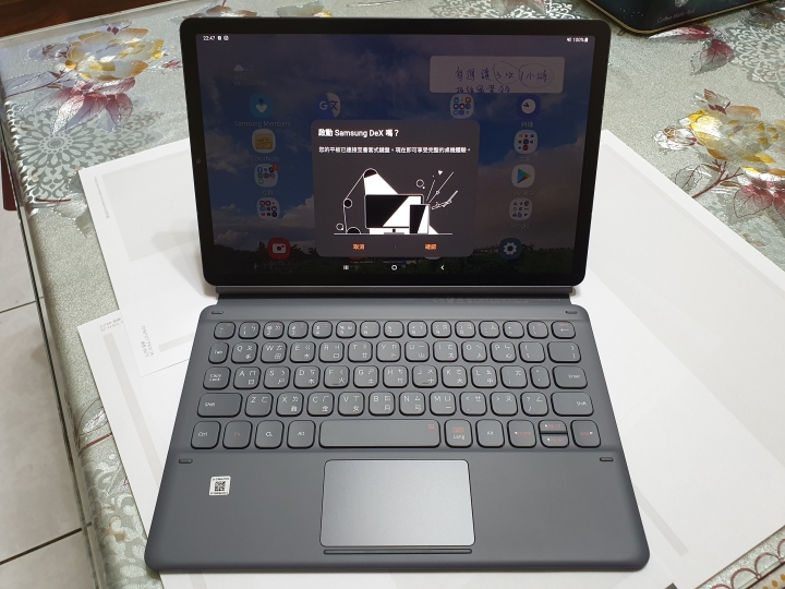 Samsung Galaxy Tab S6 霧岩灰 多圖開箱 內有與I pad pro 10.5簡單比對 無筆電大挑戰！《Samsung Galaxy Tab S6》讓你行動辦公好方便