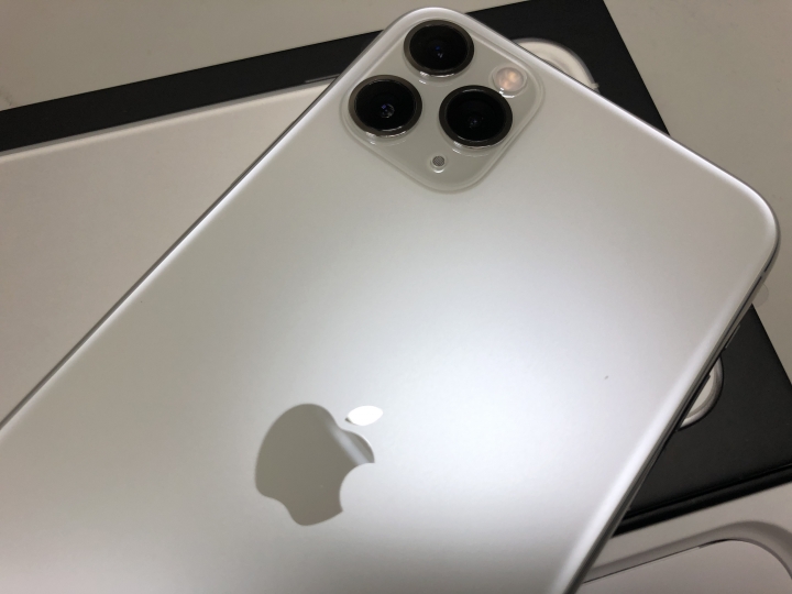 Apple iPhone 11 Pro Max 銀色 開箱 之二
