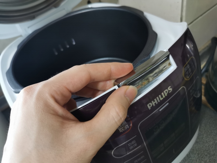 超扯!  新買兩週的Philips HD2179 電子智慧萬用鍋居然卡榫斷裂