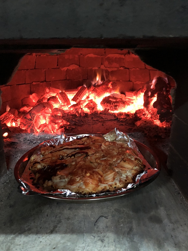 窯烤配備再升級，生火超簡單! 風雨交加的夜晚，瘋狂窯烤20個pizza!