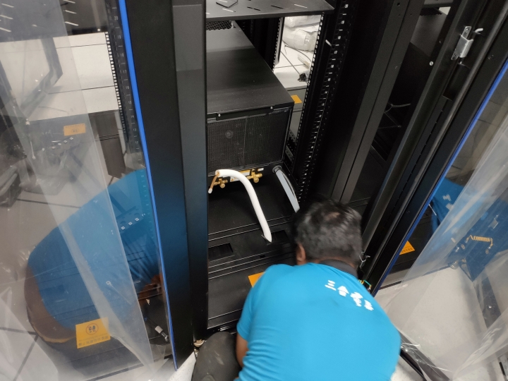 在家中自幹出一個模組化機房