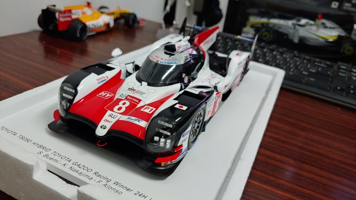 [開箱]1/18 SPARK Toyota TS050 2018