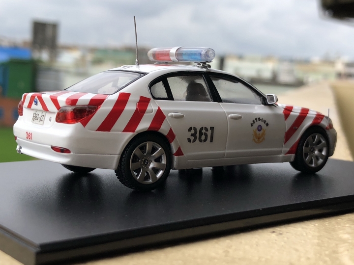 1/43 國道警察 BMW E60 紅斑馬變身紀實