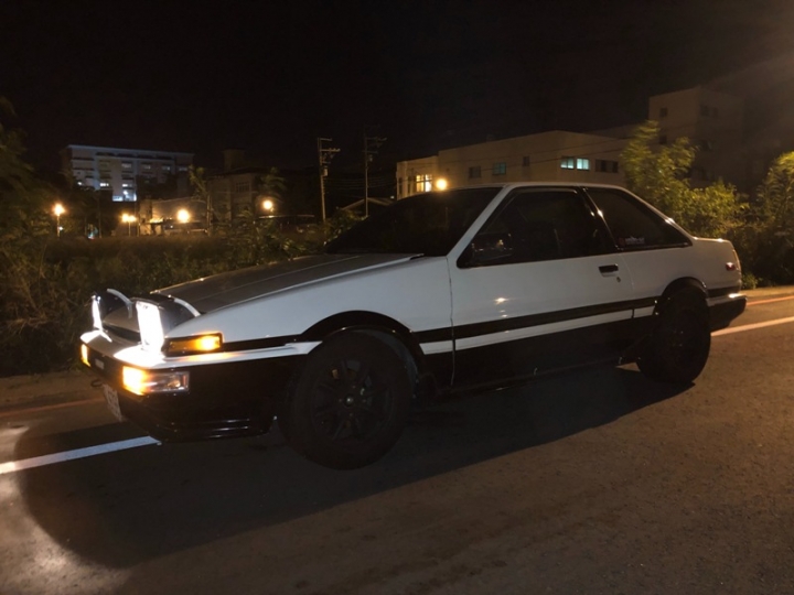 經典 AE86 老車~來企貼隔熱紙了...全車T2-30