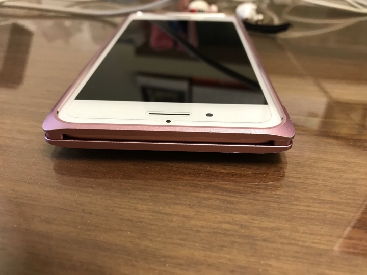 請問，iphone 11手機，有沒有金屬邊框的保護殼可以挑選？