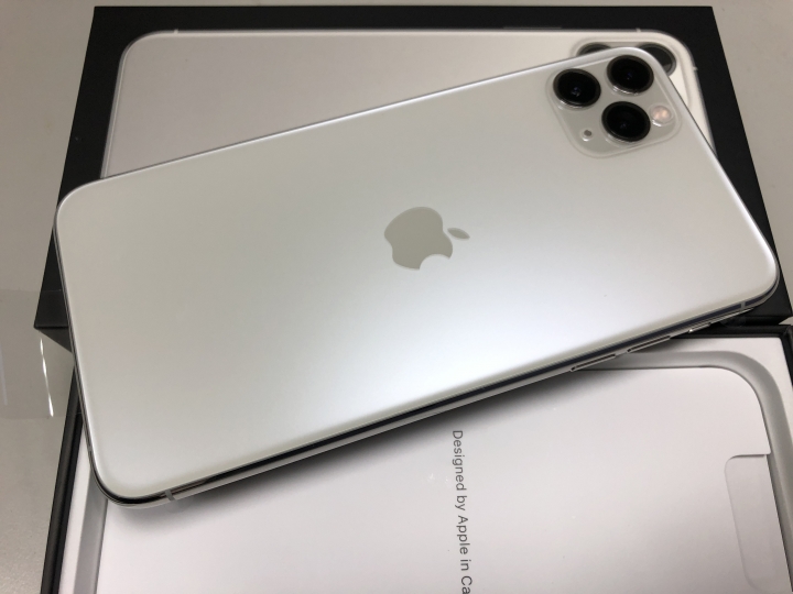 Apple iPhone 11 Pro Max 銀色 開箱 之二