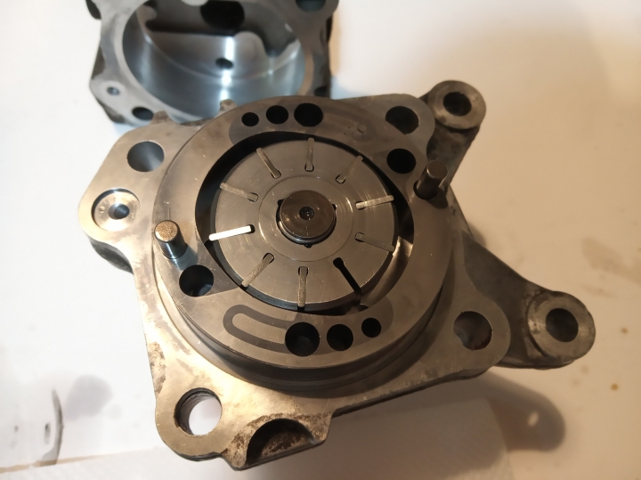 [老爺車整新] E36 動力方向機幫浦漏油整新記