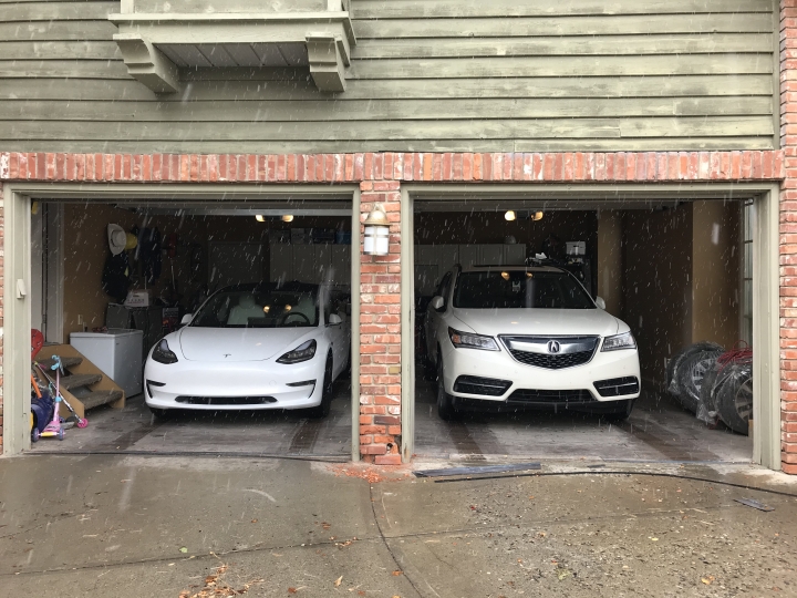 Tesla Model 3 開箱