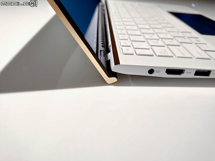 ZenBook Edition 30 白色高質感皮革精品筆電開箱