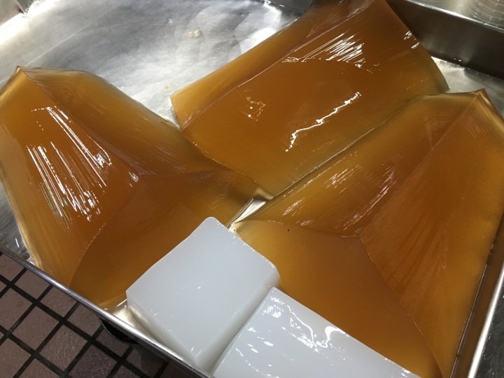 騎 單 車 ( 船 ) 遊 愛 河 、 嚐 美 食