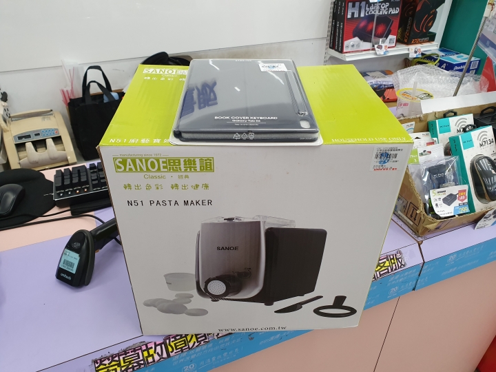 Samsung Galaxy Tab S6 霧岩灰 多圖開箱 內有與I pad pro 10.5簡單比對 無筆電大挑戰！《Samsung Galaxy Tab S6》讓你行動辦公好方便