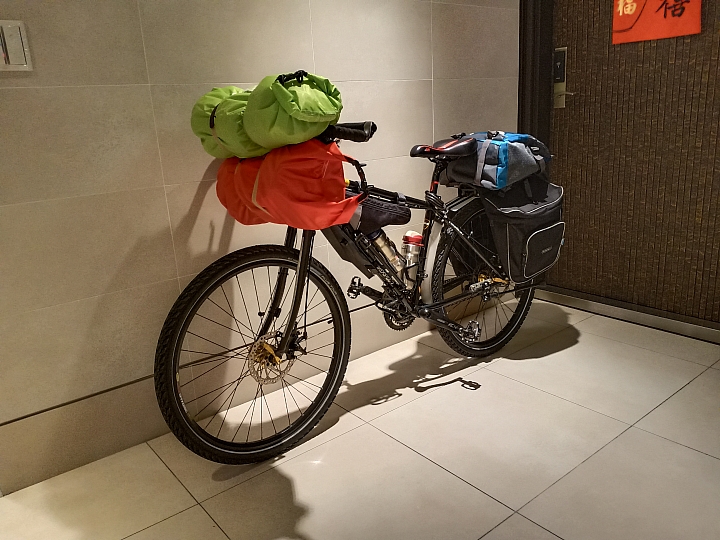 鐵馬騎幻旅程 maktub - 義瑞法之旅   （最終篇 : 巴黎戴高樂機場   全文完）