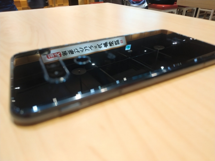 鏡面黑-LG G8S開箱