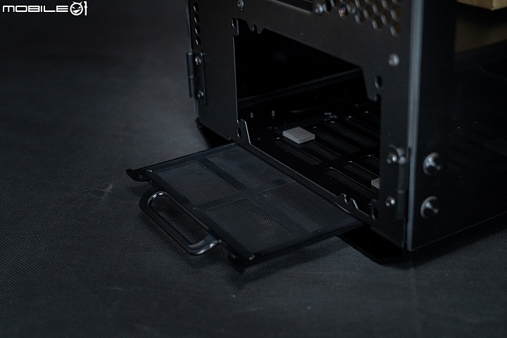 點我看大圖 穠纖合度的Evolv (? Phanteks Enthoo Evolv MATX