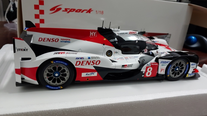 [開箱]1/18 SPARK Toyota TS050 2018