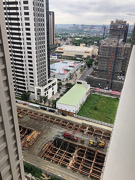 光埔的建案棟距都這麼近嗎？(東方文華)