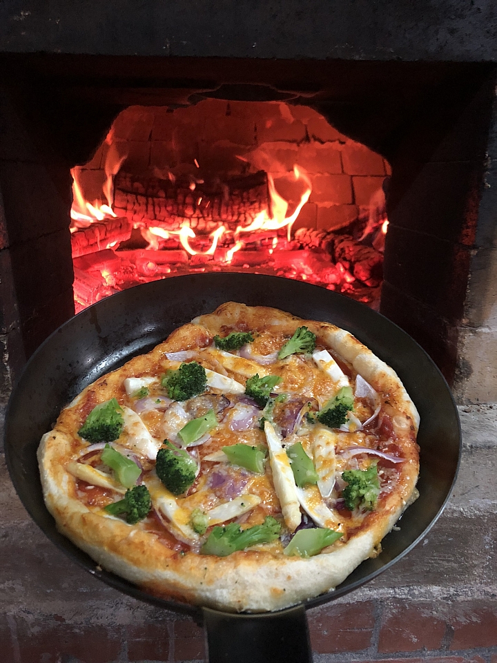 窯烤配備再升級，生火超簡單! 風雨交加的夜晚，瘋狂窯烤20個pizza!