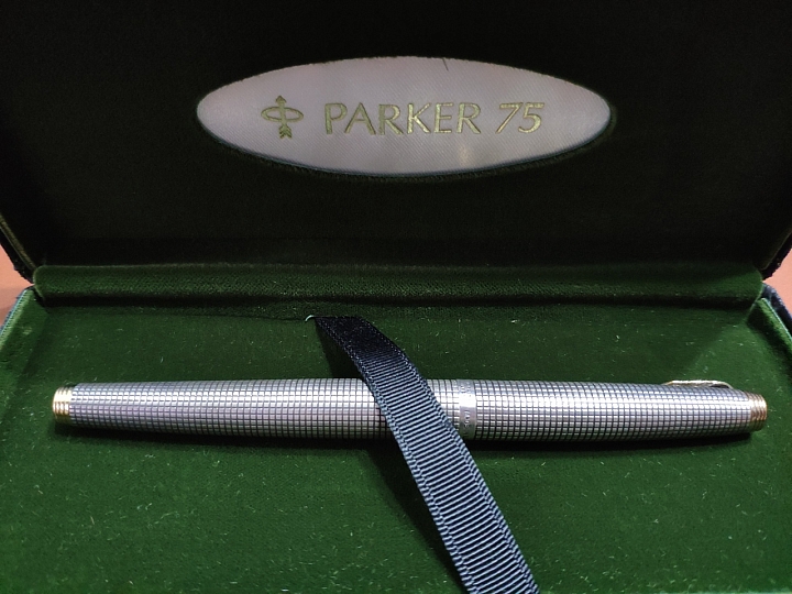 點我看大圖 頂級的工藝,時代的眼淚! Parker 75 銀格,純銀桿鋼筆開箱!
