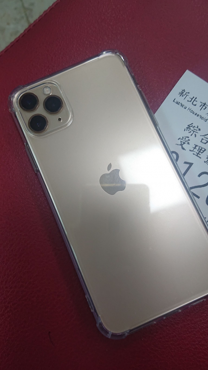 用了好幾年的SONY手機之後...今年買了IPHONE 11 PRO MAX 256G給老婆後