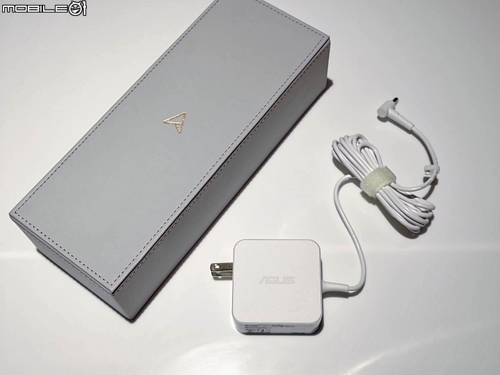ZenBook Edition 30 白色高質感皮革精品筆電開箱