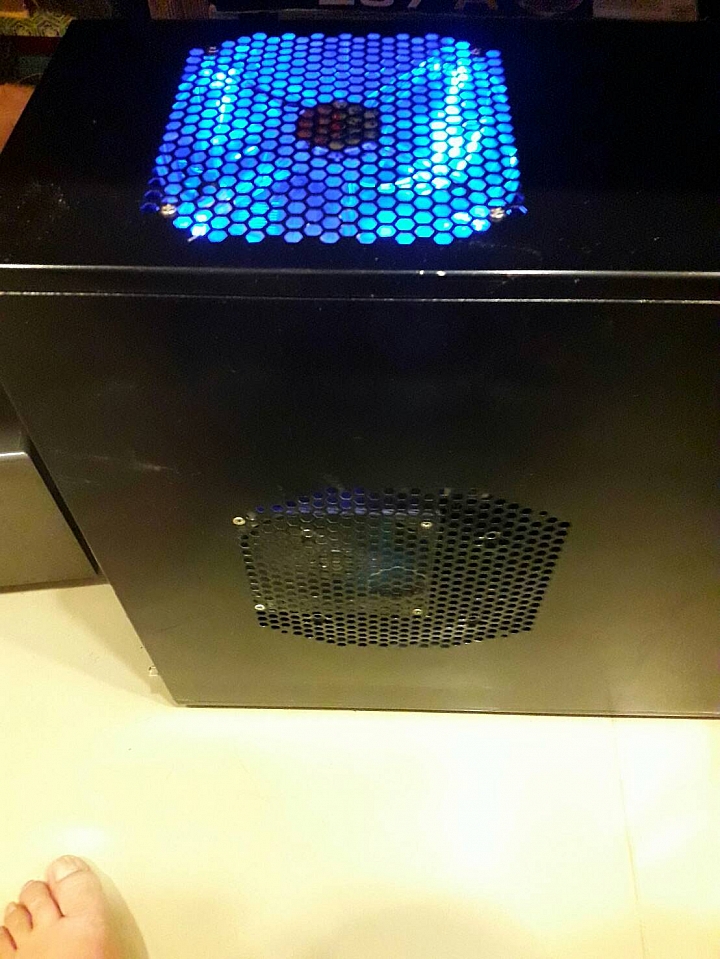 陪伴我十年以上的機殼